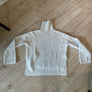 Kendall and Kylie size Large turtleneck